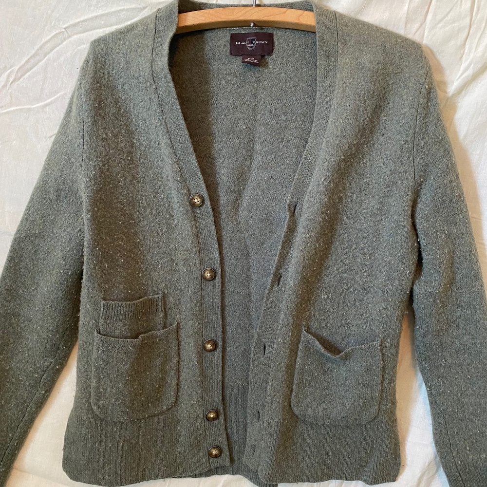 Lovely Pastel Green Wool Cardigan with Pockets - Size Medium